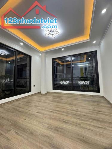 CHỦ THIỆN CHÍ BÁN RẺ_ NHÀ 6 TẦNG THANG MÁY _ dt 30 m2, mt 4 m, giá chỉ 8,5 tỷ_ YÊN HÒA_  C - 3