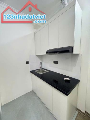 CHỦ THIỆN CHÍ BÁN RẺ_ NHÀ 6 TẦNG THANG MÁY _ dt 30 m2, mt 4 m, giá chỉ 8,5 tỷ_ YÊN HÒA_  C - 4