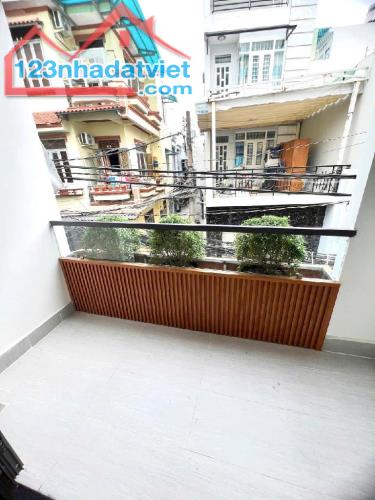 📢 BÁN NHÀ HẺM XE HƠI 6M - PHAN HUY ÍCH - CHỈ 5.25 TỶ 🏡 Thông tin nhà:  Diện tích: 3x15m - 3