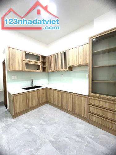 📢 BÁN NHÀ HẺM XE HƠI 6M - PHAN HUY ÍCH - CHỈ 5.25 TỶ 🏡 Thông tin nhà:  Diện tích: 3x15m - 4