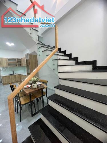 📢 BÁN NHÀ HẺM XE HƠI 6M - PHAN HUY ÍCH - CHỈ 5.25 TỶ 🏡 Thông tin nhà:  Diện tích: 3x15m - 5