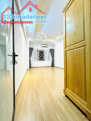 Bán nhà ngõ 266 Nguyễn Văn Cừ, 40m2, 5 tầng, gara ô tô, giá 10.6 tỷ TL - 4