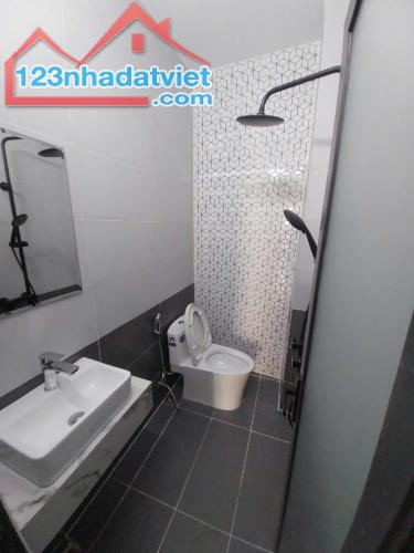 LÊN SÓNG CĂN NHÀ PHỐ RẤT XINH . CHỈ SÁCH VALI VÀO Ở - 5