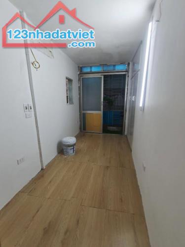 Bán nhà Xã Đàn 15M2 - 3T +1,9 Tỷ-Mặt ngõ-2PN-Lô góc - 3