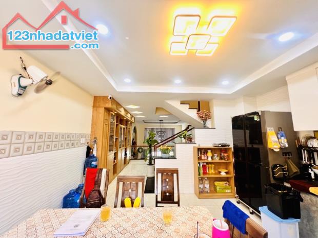 🏡🏡🏡 NHÀ 5 TẦNG HẺM XE HƠI THÔNG .LÊ ĐỨC THỌ PHƯỜNG 15 .GV ...DT 67M .💸💸💸 8.9 TỶ  + N - 4