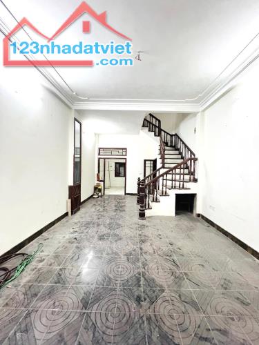 Cần bán gấp nhà phân lô quân đội phố Phùng Chí Kiên 56m2, 4T, ngõ thông, ô tô vào nhà - 1