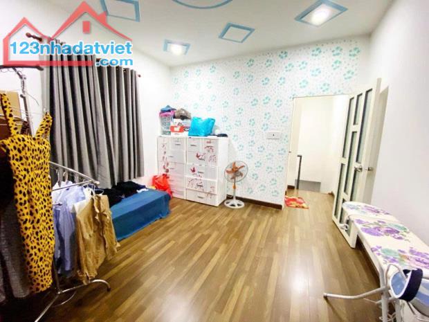 NHÀ GIÁ RẺ QUẬN 7: Đ. NGUYỄN THỊ THẬP - LÊ V LƯƠNG.  DT:110M2 .2 TẦNG GIÁ. CHỈ 4.2 TỶ