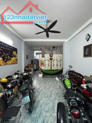 NHÀ 3 TẦNG 59M2 AU DUONG LAN - Ô TÔ ĐỖ CỬA - 8.18 TỶ