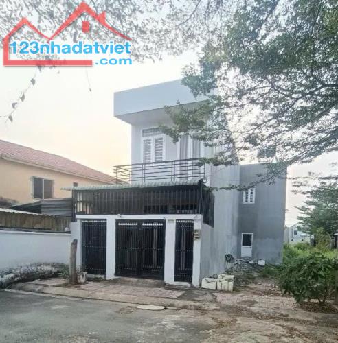 Sổ Hồng Riêng- Nhà 2 Tầng- 2,6  Tỷ Tặng Nội Thất- Sát Bên Vinhomes Grand Park Quận 9