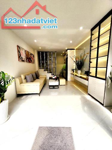 NHÀ ĐẸP_FULL NỘI THẤT_MINH KHAI_HAI BÀ TRƯNG. DT: 32m². 5tầng.  Giá: 5,75tỷ - 1