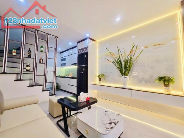 NHÀ ĐẸP_FULL NỘI THẤT_MINH KHAI_HAI BÀ TRƯNG. DT: 32m². 5tầng.  Giá: 5,75tỷ - 4