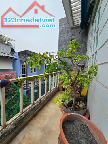 Bán Nhà Bình Thạnh - Hàng Xanh - Nhà 2 Tầng - sát Mặt Tiền - DT: 52m2 - chỉ 4,45 tỷ - 5