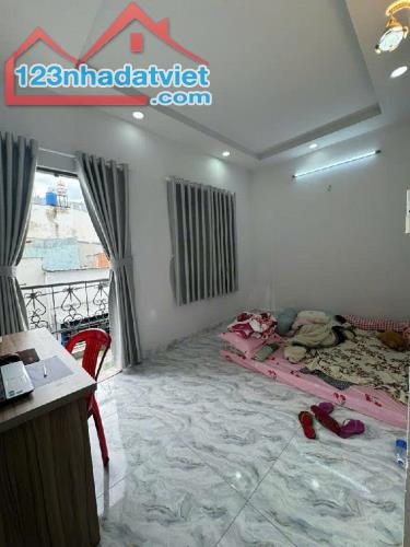 Nhà 2 tầng, Tây Hoà, 70m2, ngang 7m, gần Metro Bình Thái, nhỉnh 4 - 2