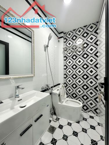 NHÀ ĐẸP 5 TẦNG Đ.THÍCH QUẢNG ĐỨC - HẺM OTO 41m2 - GIÁ 7.6 TỶ - 3