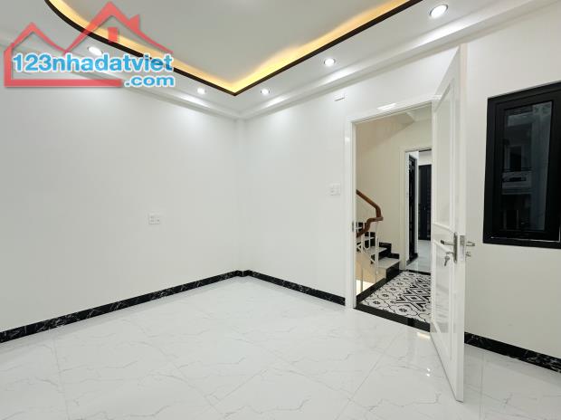 NHÀ ĐẸP 5 TẦNG Đ.THÍCH QUẢNG ĐỨC - HẺM OTO 41m2 - GIÁ 7.6 TỶ - 4
