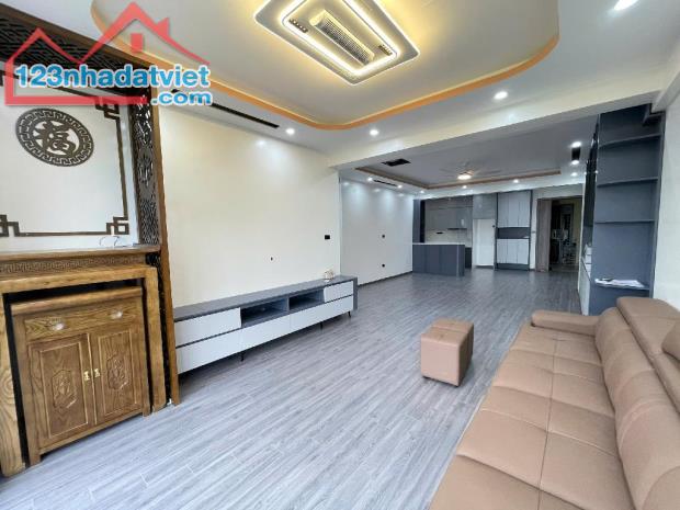 LÔ GÓC_VIEW ĐẸP_BAN CÔNG RỘNG_KĐT VIỆT HƯNG-LONG BIÊN. DT: 126m².  Tầng trung. Giá: 5,65tỷ - 1