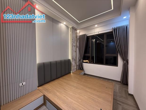 Bán nhà phố Thịnh Quang, nhà đẹp và hiếm, 30 m2 giá trên 7 tỷ - 1