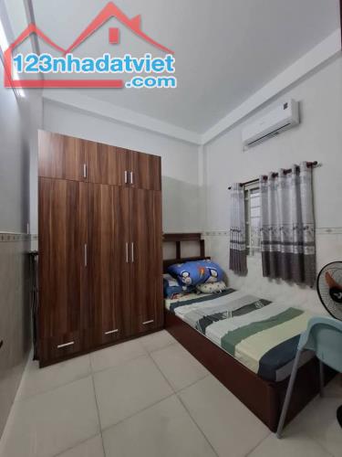 NHÀ B.ÁN CÂY TRÂM P8 GV - GIÁP  QUANG TRUNG - HẺM THÔNG SÁT MẶT TIỀN - DT 48M² - 3 TẦNG - 5