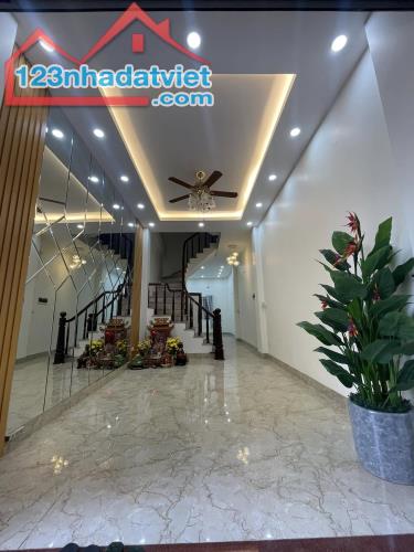 NHÀ ĐẠI LA 43M2*5T, GẦN Ô TÔ, HAI MẶT THOÁNG, RẺ BẤT NGỜ