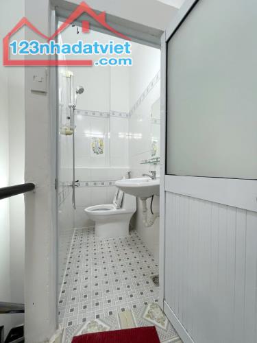 Nhà SHHC 4.4*11m/2lầu/4PN/3Toilet hẻm thông 39 Dạ Nam P2Q8 - 3