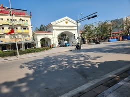 110M MẶT  TIỀN  6.5M NGÕ THÔNG  Ô TÔ  ĐỖ  CỬA- QUAY  ĐẦU  - VIEW HỒ - GIÁ  ĐẦU TƯ - 2