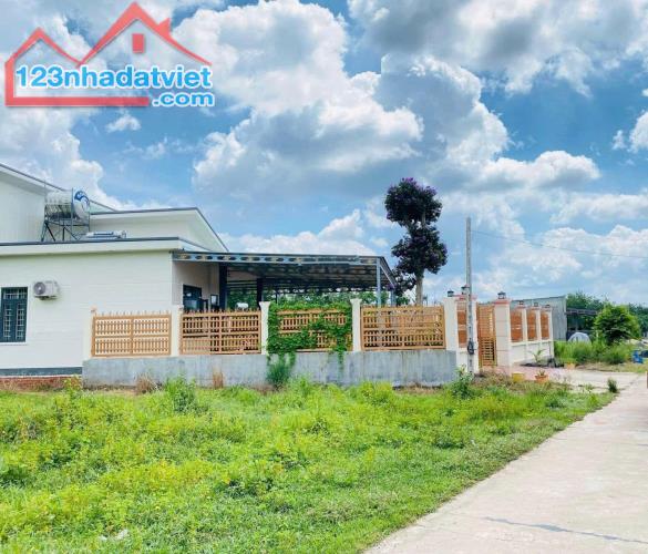 Đất thổ cư chính chủ 260m2 ngay KCN gần UBND Xã giá 400tr