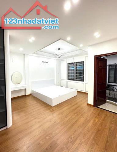 NHÀ ĐẸP_SÁT HỒ_PHƯƠNG CANH_Ô TÔ GẦN, 35M2X5T, GẦN TRƯỜNG FPT