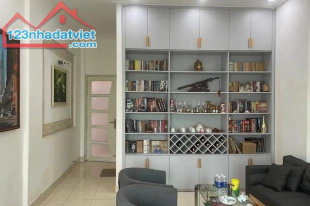 Bán nhà hẻm xe hơi 1 sẹc, CMT8, Tân Bình, 48.8 m², 4m x 12.2m - Giá 9.9 tỷ TL - 3