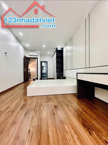 Bán gấp nhà Ngọc Lâm giảm 400tr nhà  38m², chỉ 6.3 tỷ – Ô tô đỗ gần, tiện ích đầy đủ - 2