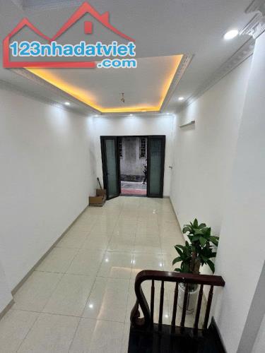 Bán nhà gần Ngã Tư Sở - Dân trí cao, an ninh tốt – 40m2, nhỉnh 3.x tỷ