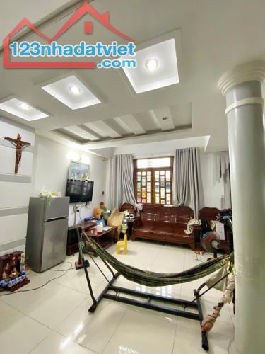 BIỆT THỰ SÂN VƯỜN, SAU LƯNG PHÚ MỸ HƯNG, 123 M2, HUỲNH TẤN PHÁT, QUẬN 7, 3 TẦNG, CHỈ 6.3T - 2