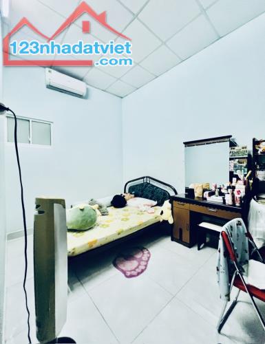 Ở ngay, Ban công thoáng mát, hẻm ô tô 4m, dân trí lịch sự, 68m2, Lê Văn Việt, Quận 9, TP T - 3