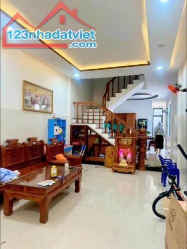 # Mặt Tiền đường 5.5m Hoà Nam gần Bến Xe, 110m2, 3 tầng đúc, mới xây 2 năm, 4.45 tỷ