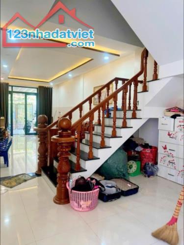 # Mặt Tiền đường 5.5m Hoà Nam gần Bến Xe, 110m2, 3 tầng đúc, mới xây 2 năm, 4.45 tỷ - 2