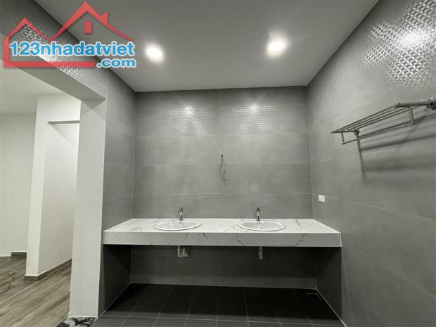 BÁN NHÀ TẬP THỂ KIM LIÊN THÔNG 3 PHÒNG CỰC HIẾM,ĐẸP LUNG LINH, 160M2, 2 TẦNG, 6PN, 3WC - 2