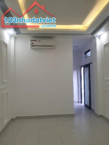 Quận 7. Nhà 4 Tầng. 5x28m. Chỉ 17 tỷ 2. Mặt tiền đường Lê Thị Chợ. Ngay KDC Lacasa - 5