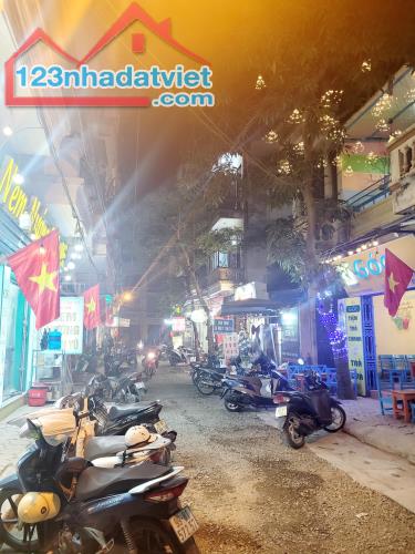 Bán nhà Lê Văn Hiến Bắc Từ Liêm Phân Lô, otô đỗ cửa ,dân xây,ô chờ thang máy 40m 6T 8.3tỷ