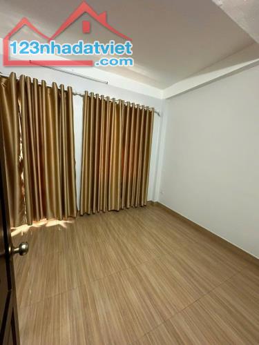 Bán nhà Lê Văn Hiến Bắc Từ Liêm Phân Lô, otô đỗ cửa ,dân xây,ô chờ thang máy 40m 6T 8.3tỷ - 2