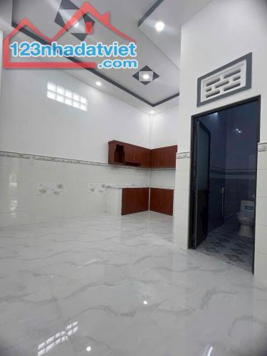 Chính Chủ Ngộp duy nhất 1 căn - Từ vòng xoay nguyễn văn linh vào nhà 400m Giá 990Tr - 2