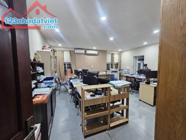 Quận 7. Khu Dân Cư Tân Quý Đông. p Tân Phong. 12x25m. 3 Tầng. 44 Tỷ. BÁN. HIẾM - 2