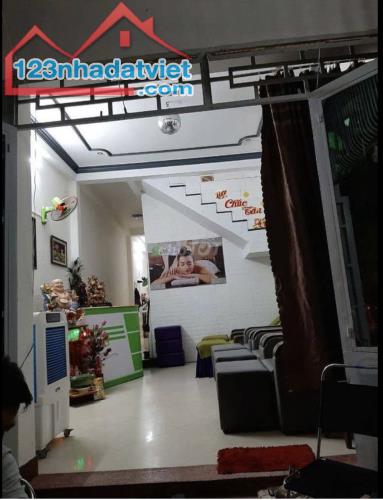 Nhà 2 tầng đường An Thượng 17 . DT: 58m . Ngang 4m . Giá : 7tỷ990 thương lượng