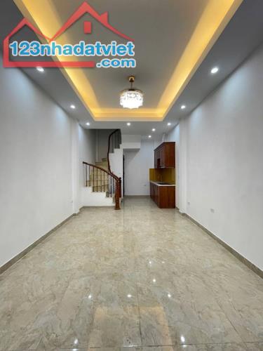 NHÀ PHỐ NGUYỄN CAO - ĐẸP HIẾM - NGÕ THÔNG - KINH DOANH - 30M2- 5 TẦNG - 6.85TỶ - 1