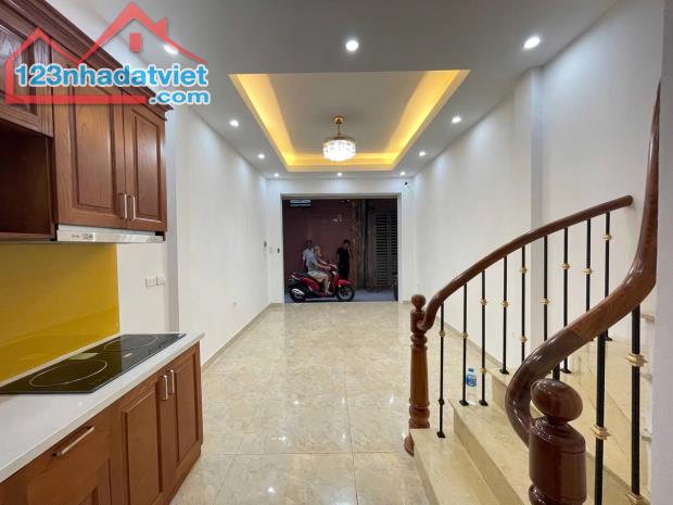 NHÀ PHỐ NGUYỄN CAO - ĐẸP HIẾM - NGÕ THÔNG - KINH DOANH - 30M2- 5 TẦNG - 6.85TỶ - 3