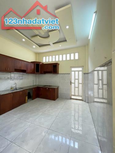 Bán nhà Huỳnh Tấn Phát nhà bè 80m2 nhà 2 tầng chỉ 4.2 tỷ vuông vức - 2