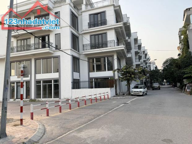 Chính chủ bán Shophouse Metropolitan - DT: 67,5m2, hai mặt đường, vị trí trung tâm huyện - 1