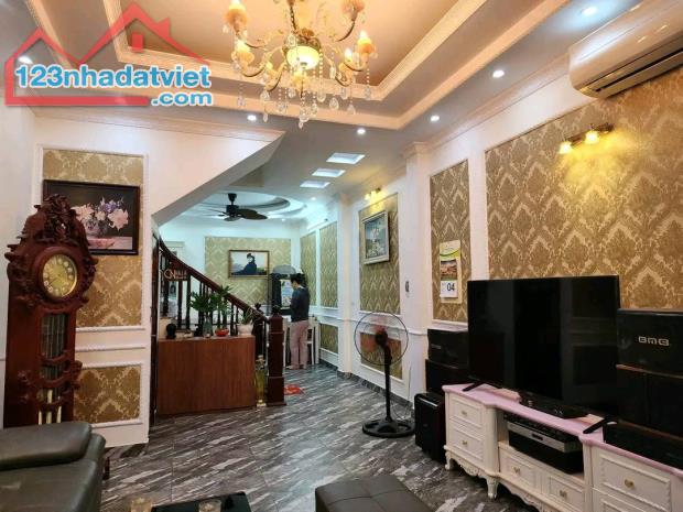 Bán nhà đẹp dân xây Ngọc Thụy Long Biên 40m 4 tầng nhỉnh 6 tỷ ngõ ô tô