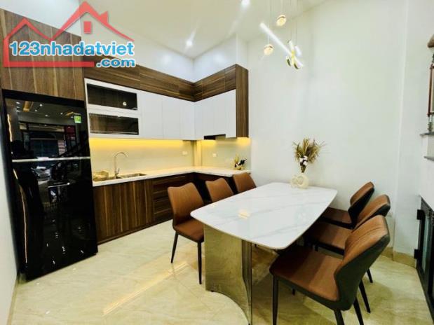 BÁN NHÀ PHỐ VIP LÝ NAM ĐẾ, 40M2 NHỈNH 10 TỶ, NHÀ ĐẸP Ở NGAY, KINH DOANH