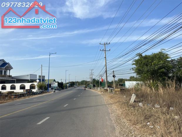 HẠ GIÁ 40% 5800m2 đất ONT Đường Nguyễn Chí Thanh - TX LaGi chỉ 400tr/m ngang gần UBND - 2