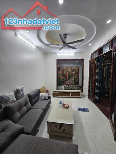 Bán nhà riêng phố Trần Khát Chân, Quận Hai Bà Trưng, 47 m2 x 5 Tầng, Ở ngay - Hơn 7 Tỷ