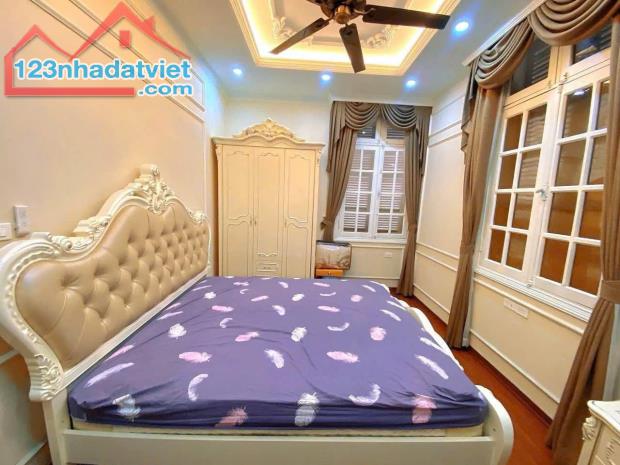 Bán Biệt thự Cầu Giấy 180m 5 tầng mt 5 m 45 Tỷ Full nội thất , thang máy ,sân vườn - 3